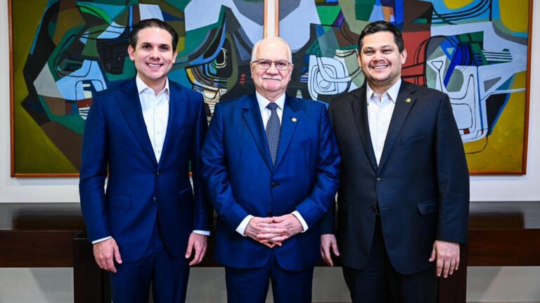 Fachin discute projetos de interesse do Judiciário com Motta e Alcolumbre
