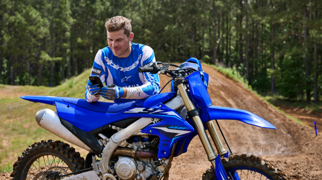 O que essa moto faz nas pistas deixa qualquer piloto de queixo caído