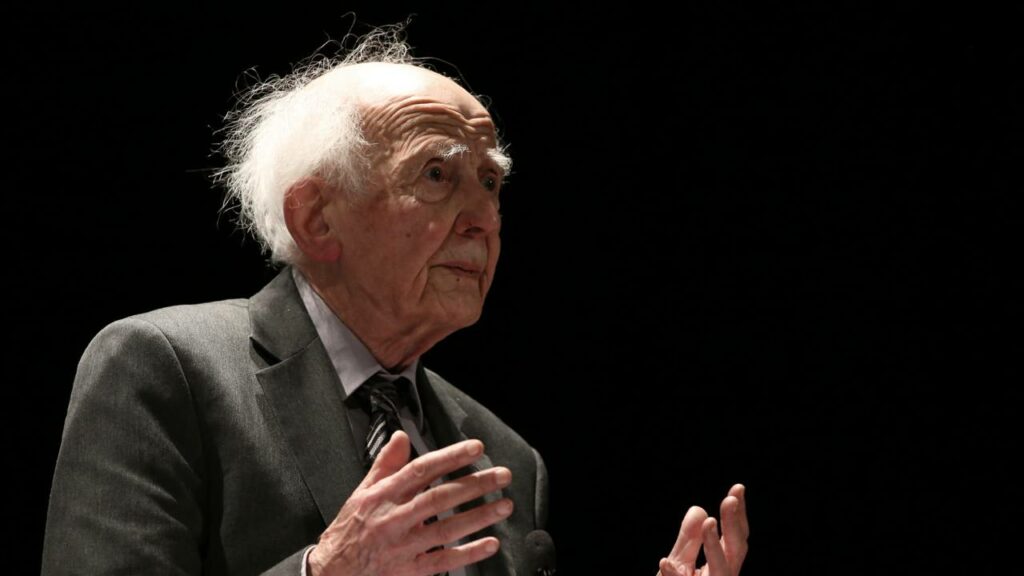 Zygmunt Bauman, sociólogo: “Existem muitas maneiras de achar a felicidade, mas na sociedade de hoje todas passam por uma loja”