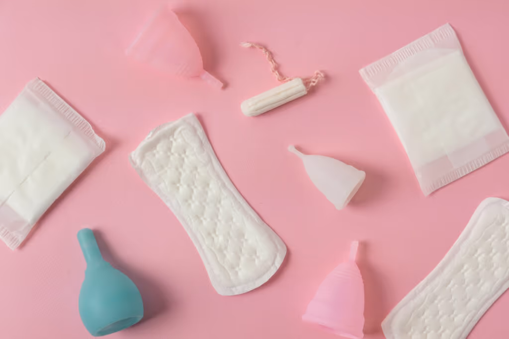 Primeira menstruação: veja o que a sua filha precisa saber sobre a menarca