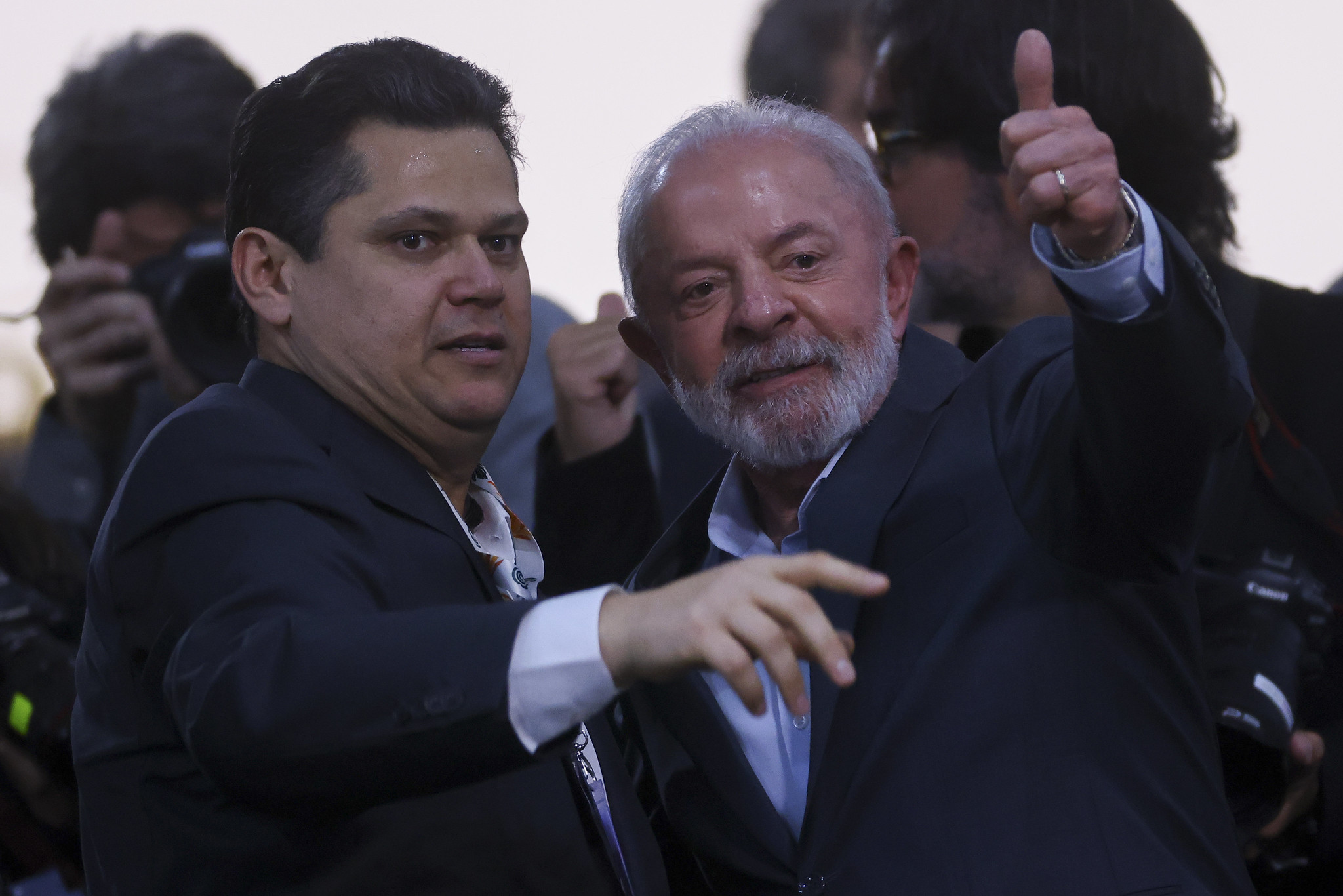 “Não recebi nenhum telefonema do Lula”, diz Alcolumbre sobre Messias