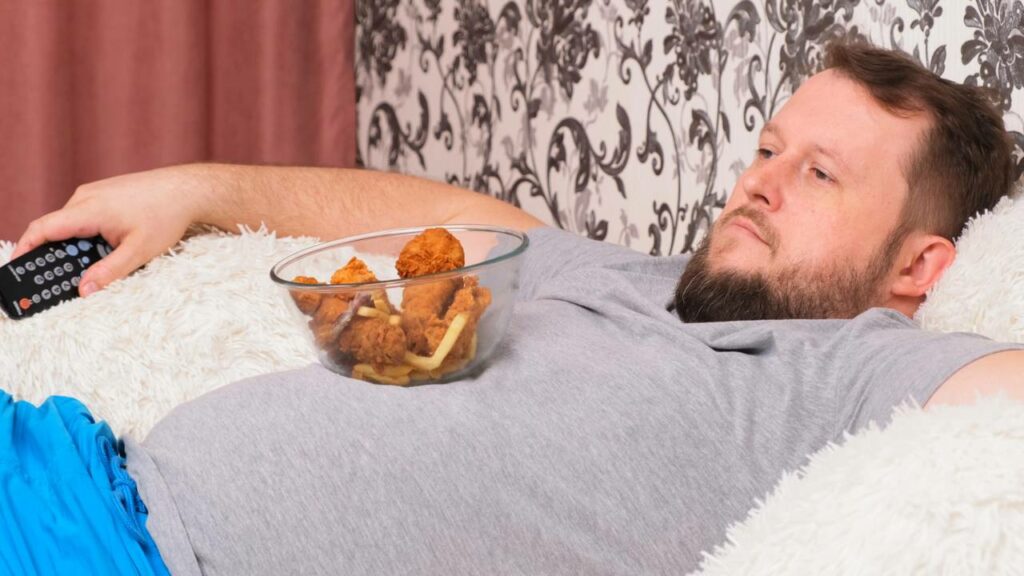 Músculos queimam calorias até quando você está no sofá assistindo TV