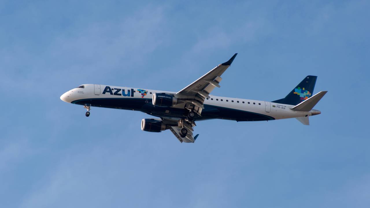 Operação “Plano de Voo” busca investigar ameaça de bomba em avião