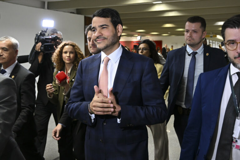 Governo Lula libera cargos e R$ 12 bilhões para aprovar Messias ao STF