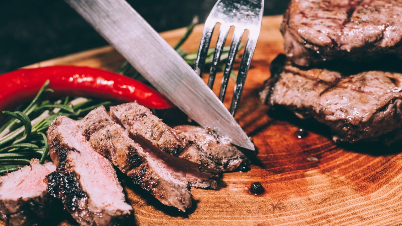 Essa técnica amacia a carne e deixa seu churrasco mais suculento e saboro