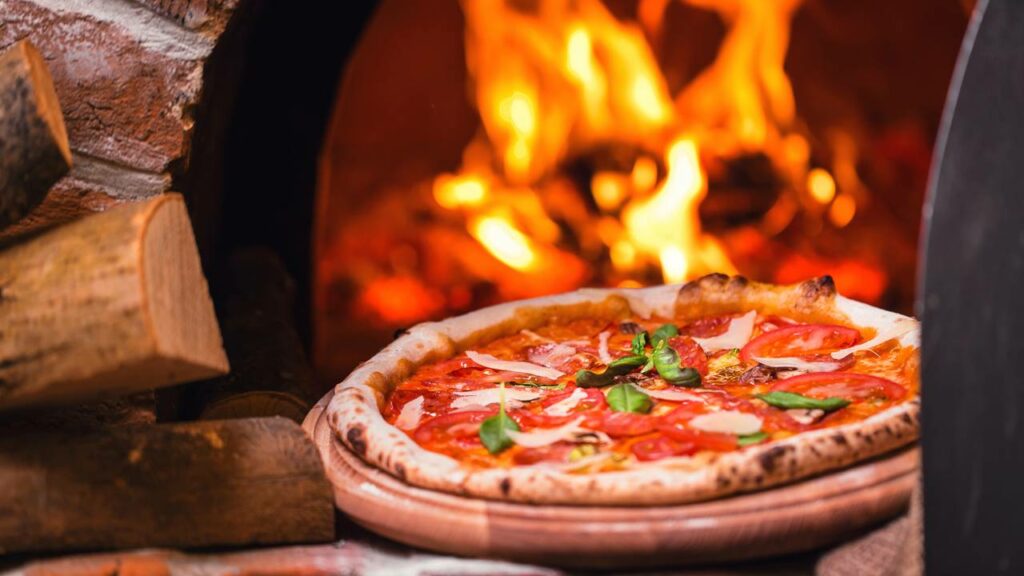 Rede de pizzarias apoiada por LeBron James fecha todos os locais, exceto um