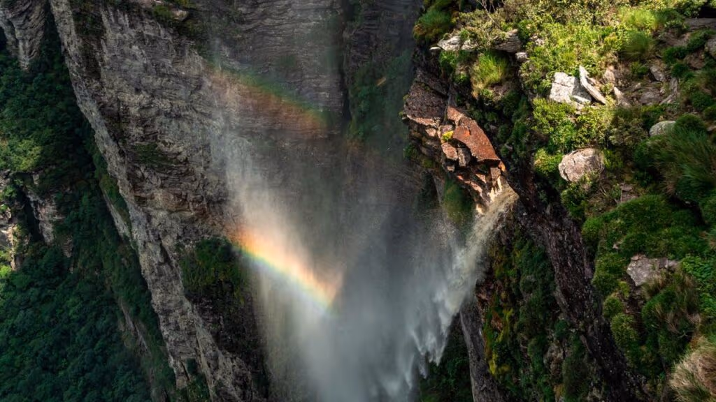 Vídeo impressionante mostra cachoeira da Chapada antes e depois da chuva