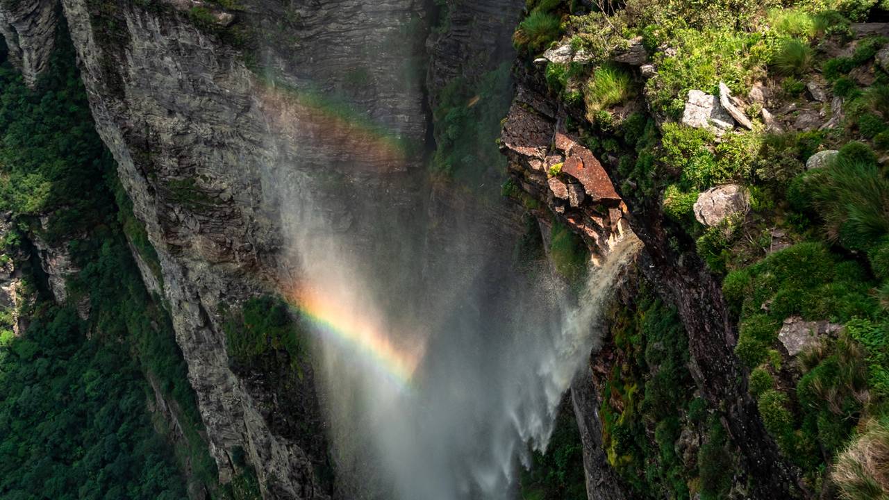 Vídeo impressionante mostra cachoeira da Chapada antes e depois da chuva