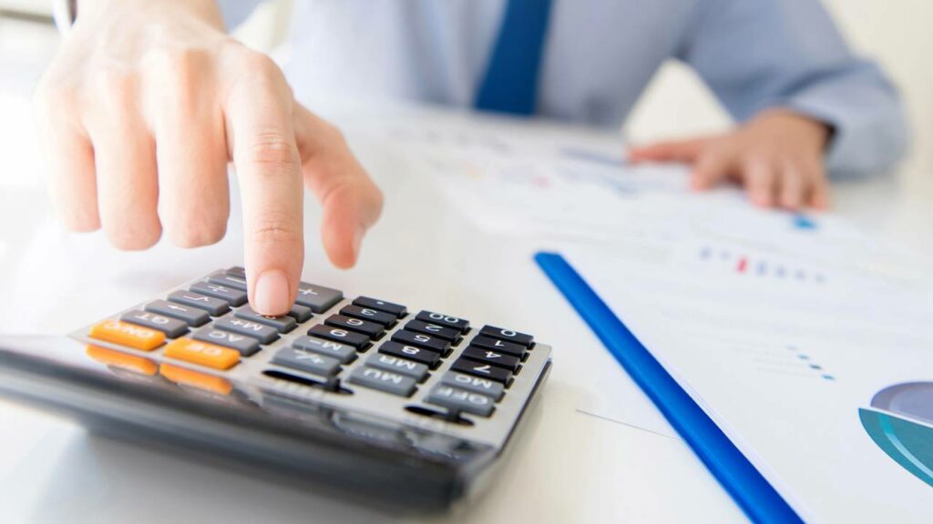 Quanto é (18 ÷ 3)(3 + 3)? A conta que desafio até mesmo os mais experientes