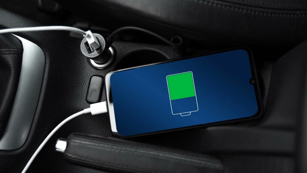 Sem luz em casa? Essas são 5 alternativas para carregar o celular