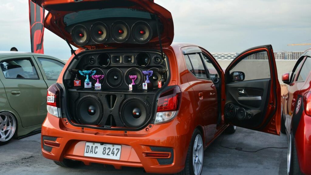 O que diz a lei sobre colocar som automotivo na rua?