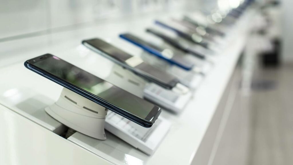 Celulares baratos de até R$1.000 que ainda valem a pena comprar em 2025