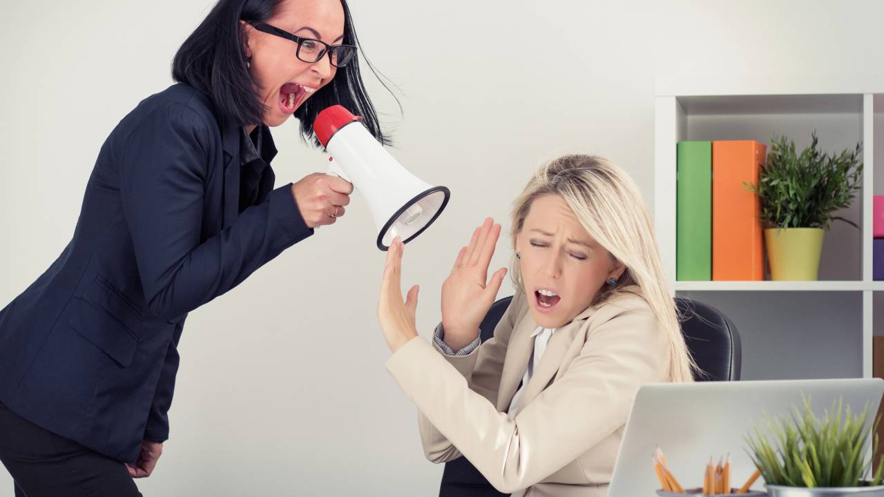 Como lidar corretamente com um chefe estressadinho no trabalho