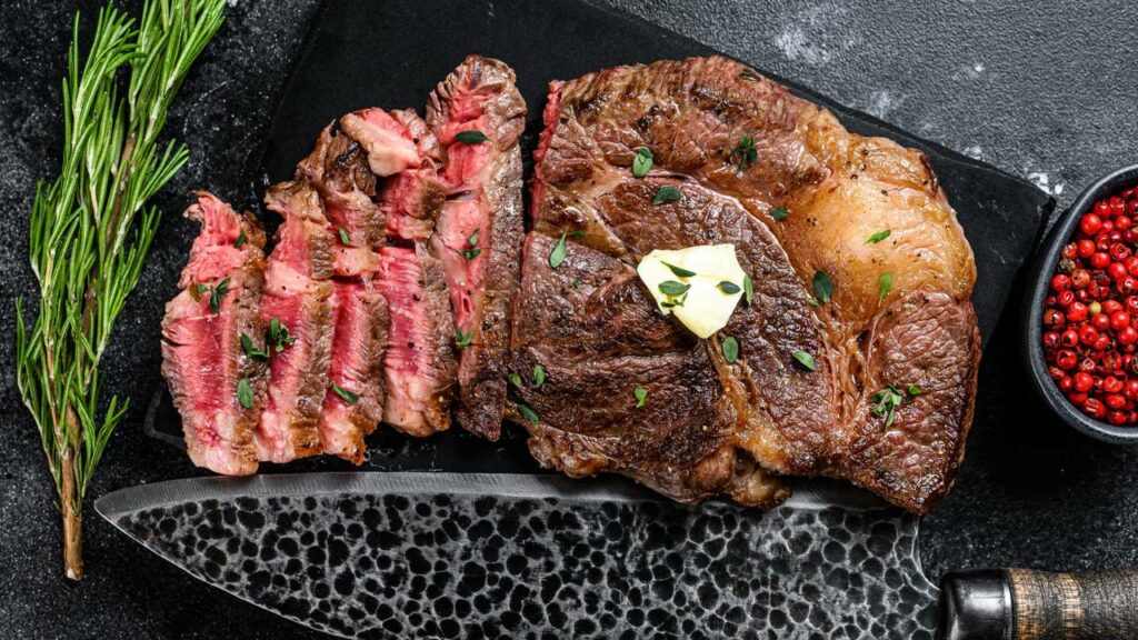 O acém é um corte pouco usado no churrasco, mas se bem feito oferece muito sabor - Créditos: depositphotos.com / composter-box@mail.ru