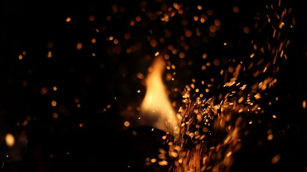 Com apenas óleo e papel você consegue acender sua churrasqueira sem trabalho - Créditos: depositphotos.com / drakuliren