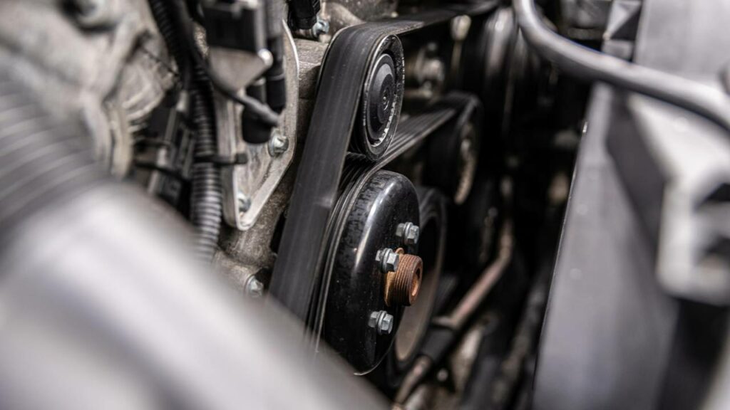 A correia banhada a óleo pode ajudar, mas a manutenção frequente é essencial - Créditos: depositphotos.com / djedzura