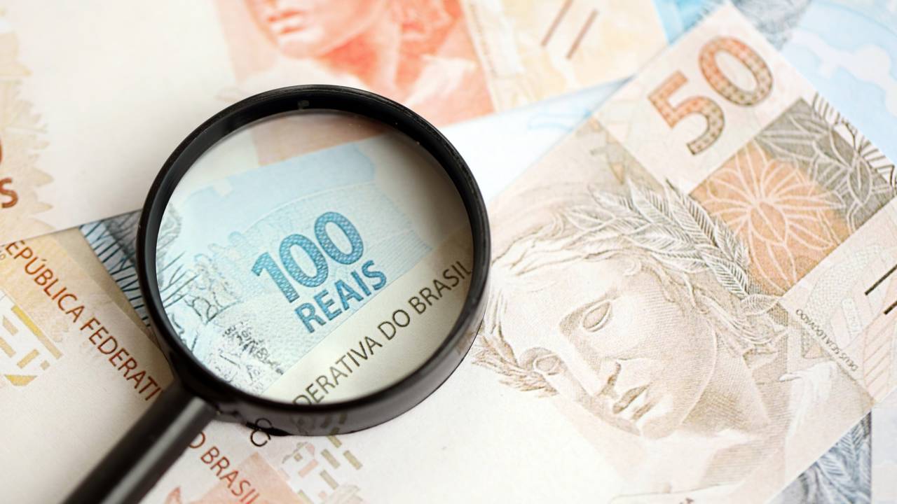 Como usar o celular para identificar notas falsas e evitar prejuízos no dia a dia