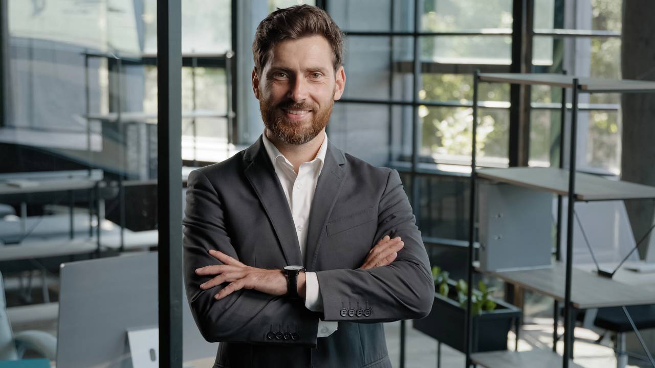 Ele se tornou o mais jovem diretor administrativo da história do banco