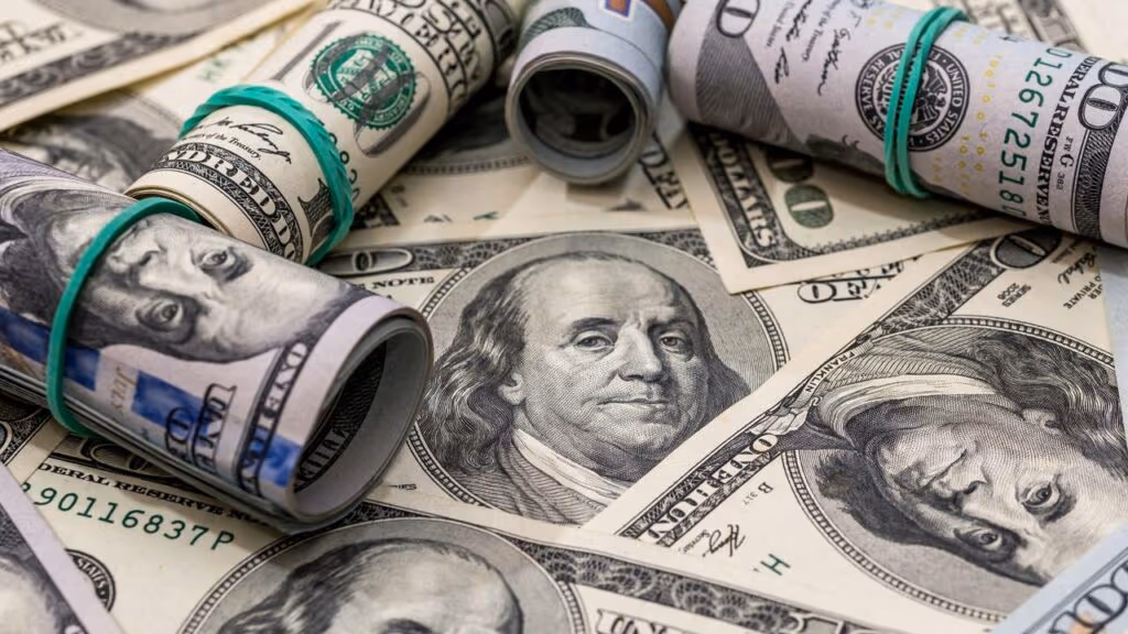 Quanto custa o dólar hoje, 06/11? Saiba o valor do comercial, turismo e fatores do mercado