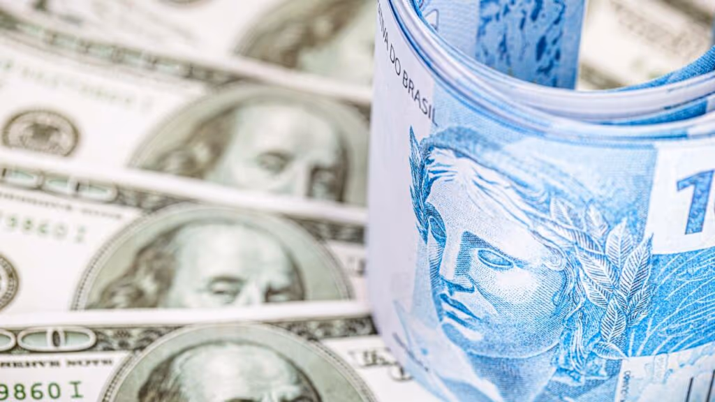 Quanto custa o dólar hoje, 25/11? Com a moeda nas alturas, até quem não viaja sente no bolso