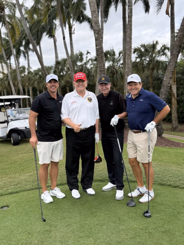 Após aviso sobre Venezuela, Trump publica vídeo jogando golfe: “Ganhar é bom”