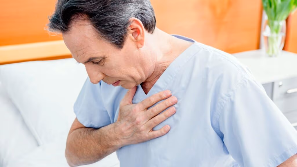Como saber se a dor no peito é só muscular ou sinal de infarto