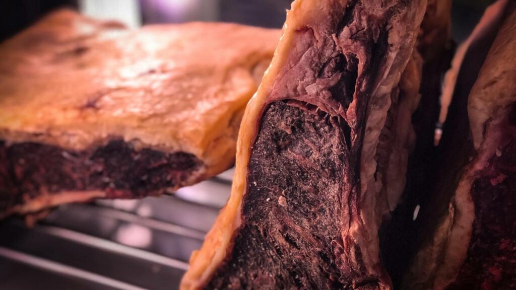 O dry aging matura a carne com metodos controlados - Créditos: depositphotos.com / Anaisia29