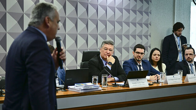 Depoente é informado na CPMI do INSS que pai foi preso pela PF