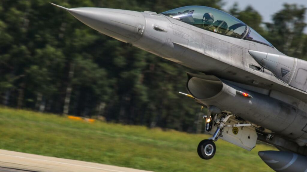 Novos F-16 devem modernizar a força aérea argentina - Créditos: depositphotos.com / adameq2