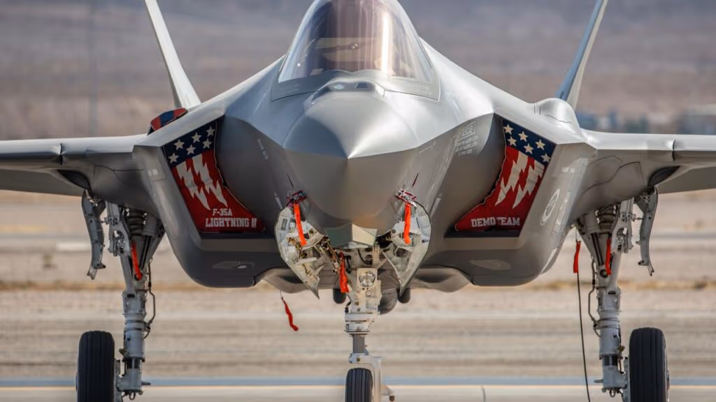 EUA entregarão o último dos 75 caças furtivos F-35 adquiridos pelas Forças Armadas Britânicas até o final de 2033