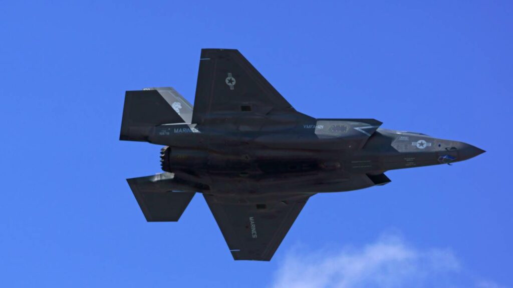 F-35A possui certificação para transporte de ogiva nuclear tática B61-12 - Créditos: depositphotos.com / KGriff