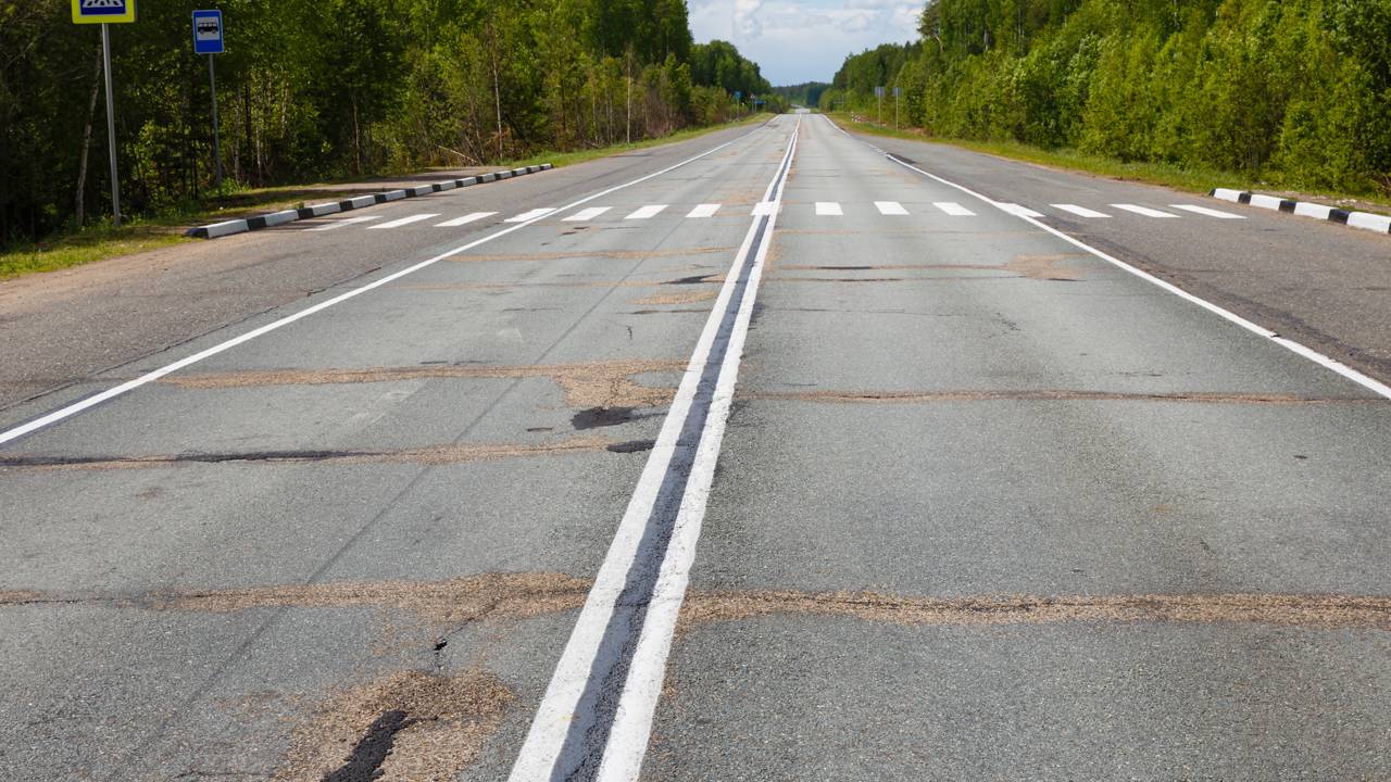 Nunca faça isso ao perceber que está dirigindo em faixa contínua