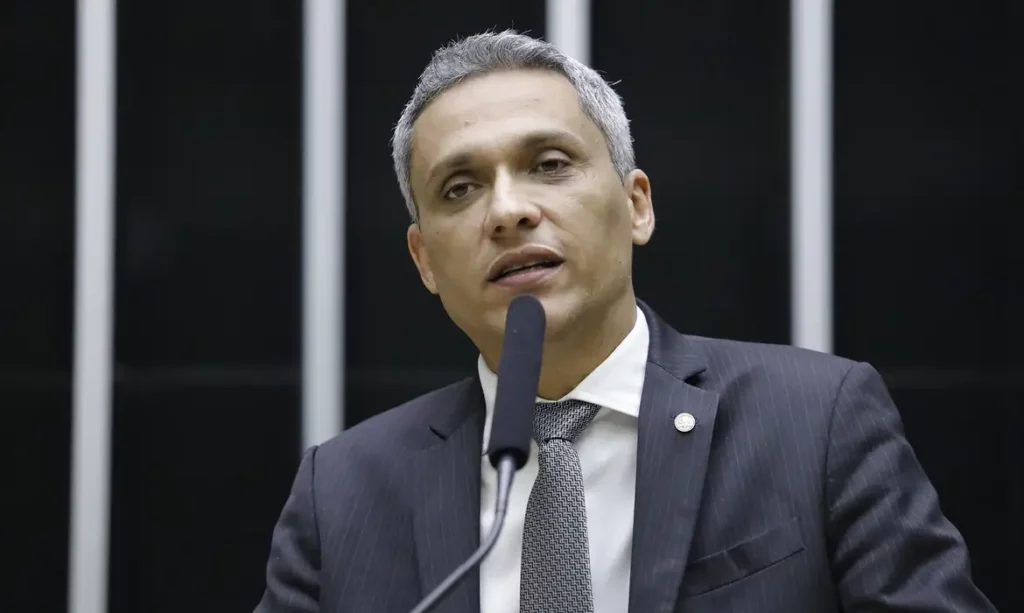 Globo é condenada a indenizar Gustavo Gayer