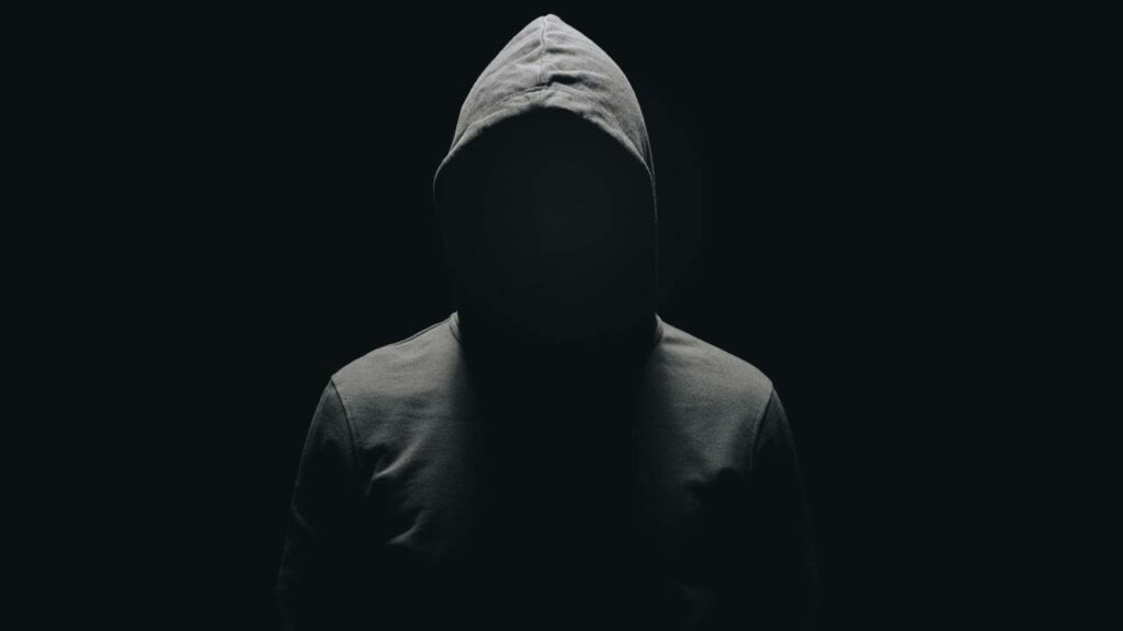 Hackers utilizam brechas no sistema para conseguir acesso as informações disponíveis no celular - Créditos: depositphotos.com / AllaSerebrina