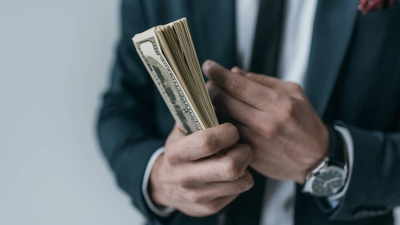 Como trabalhar de casa ganhando em dólar em 2025