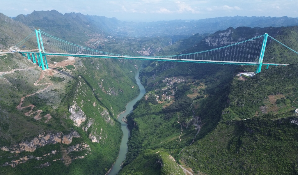 A ponte mais alta do mundo é inaugurada e transforma uma viagem de 2 horas em apenas 2 minutos