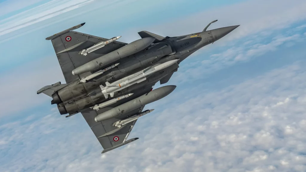 Um Rafale foi fotografado em treino carregando um ASMPA-R inerte em 2019 - Armée de l’Air et de l’Espace / Laure-Anne Maucorps