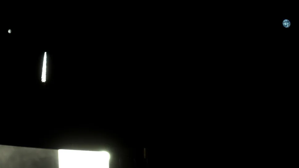 Imagem registrada pela sonda mostra a nossa lua e o planeta Terra ao fundo - NASA/Goddard/University of Arizona/Lockheed Martin