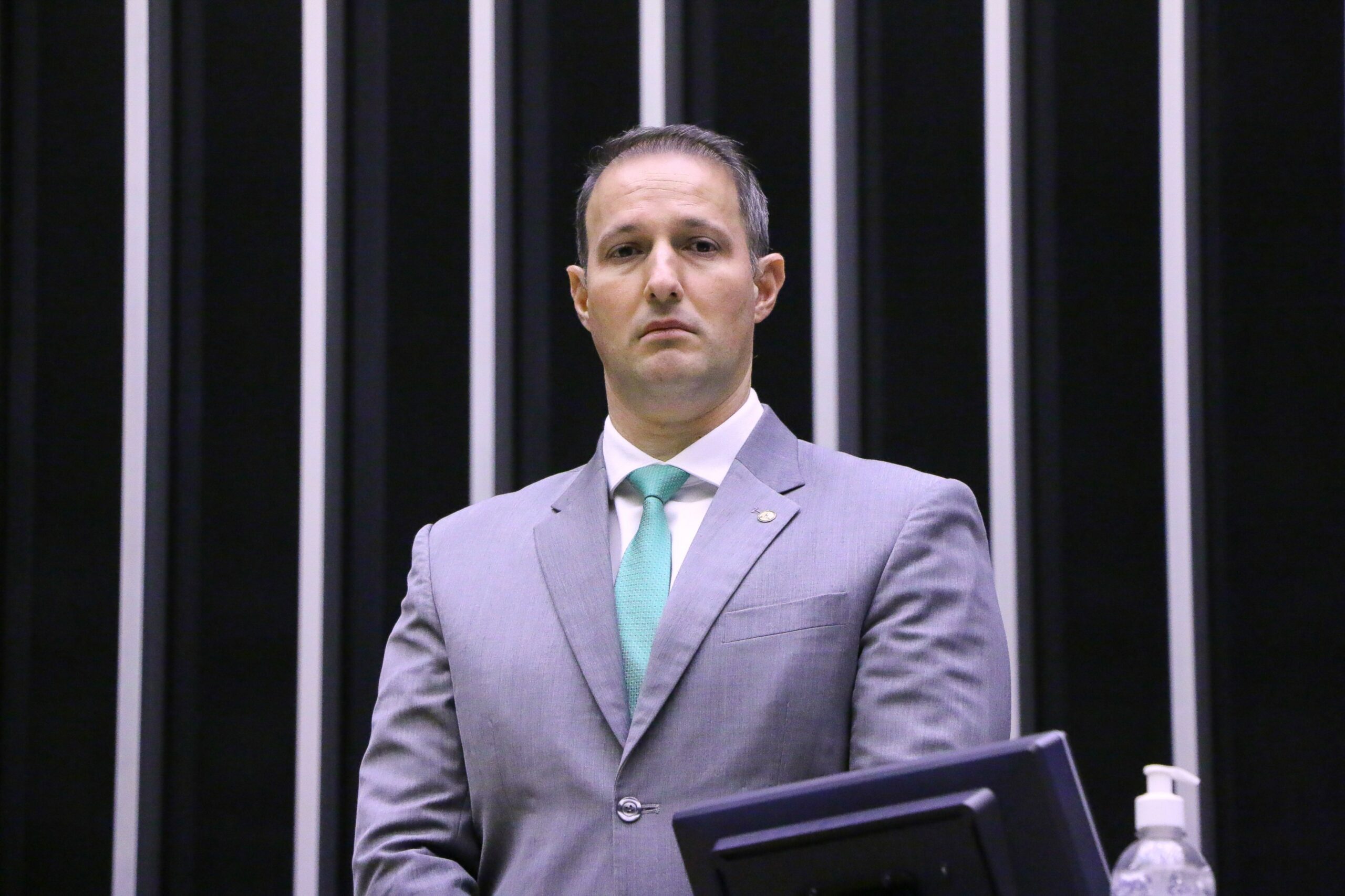 Derrite apresenta novo texto do PL Antifacção