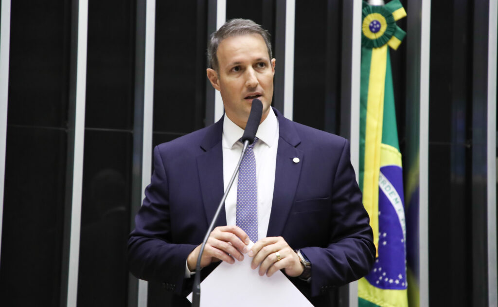 Moraes autoriza visita de Derrite a Bolsonaro na Papudinha
