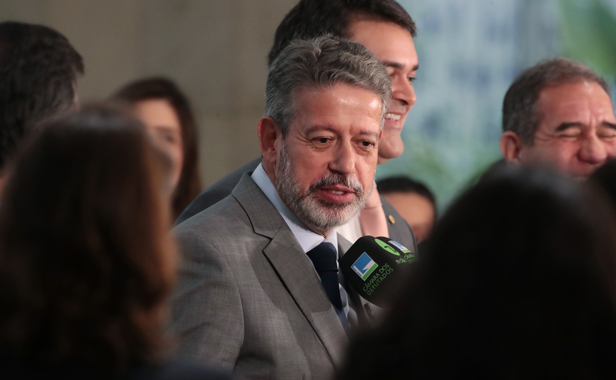 Lira celebra ampliação de isenção do IR apesar de “bravatas”