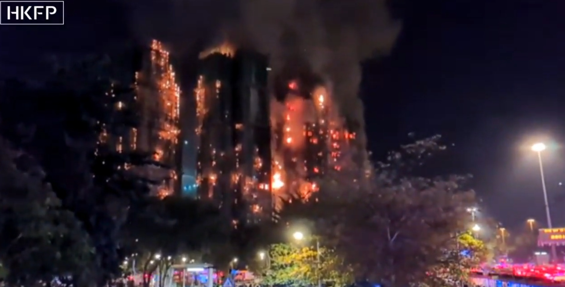 Incêndio consome complexo residencial em Hong Kong