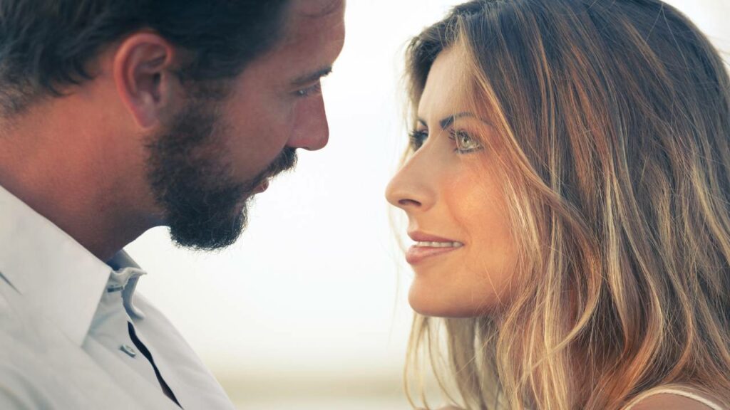 Os leoninos poderão contar com a reaproximação de alguém do passado - Créditos: depositphotos.com / alessandroguerr