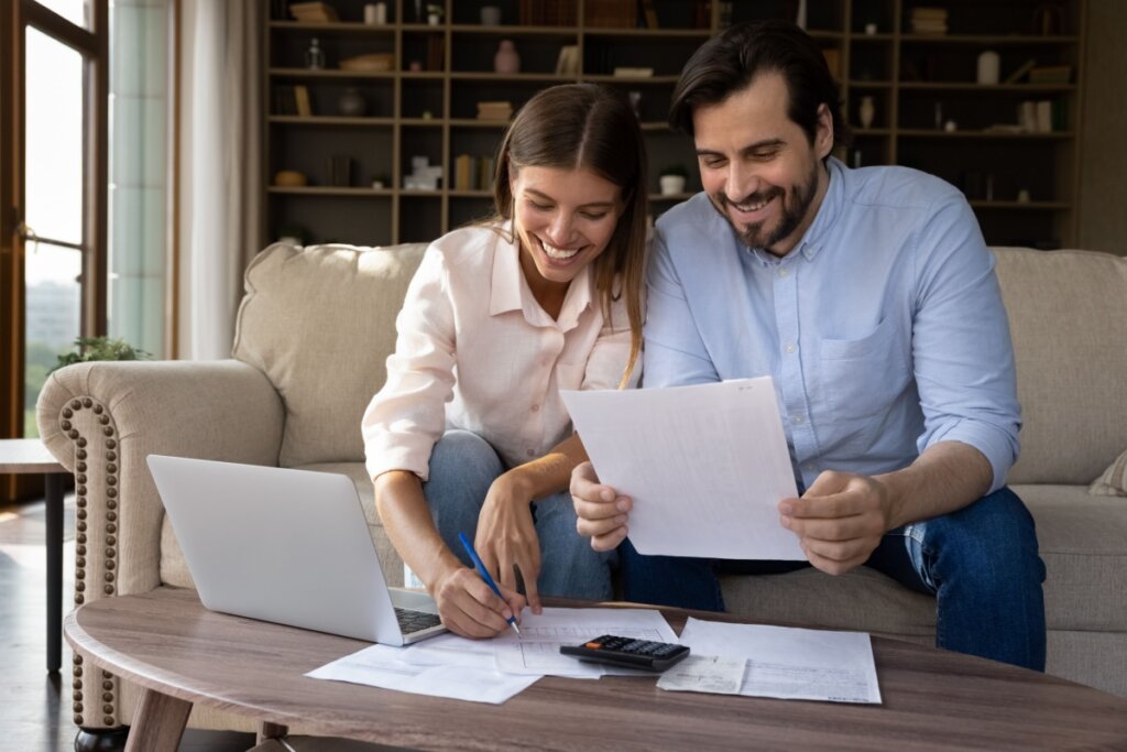 Recebeu o 13º salário? Veja 4 dicas usá-lo com consciência