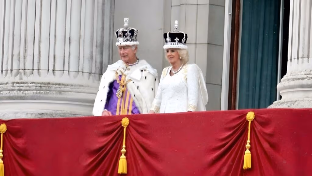 Rei Charles III comemora 77 anos em foto oficial do Palácio de Buckingham