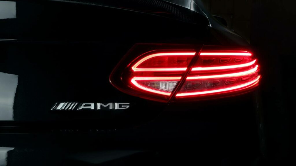 Coloquei lâmpada LED e queimei o módulo do carro