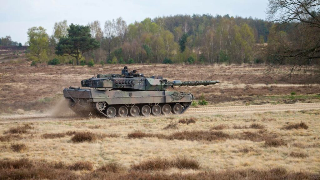O tanque Leopard 2a8 conta com blindagem de última geração e armamento pesado - Créditos: depositphotos.com / huettenhoelscher