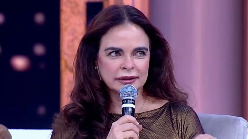 Apresentadora diz que trabalharia de graça para o SBT