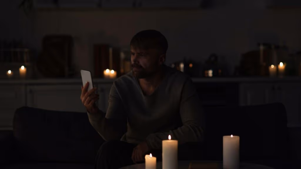A luz acabou? Veja como você pode recarregar o celular mesmo sem energia