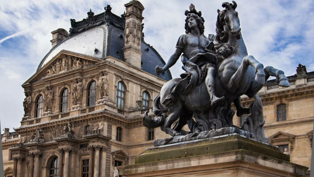 Revelações chocantes de segurança abalam a confiança no maior museu do mundo